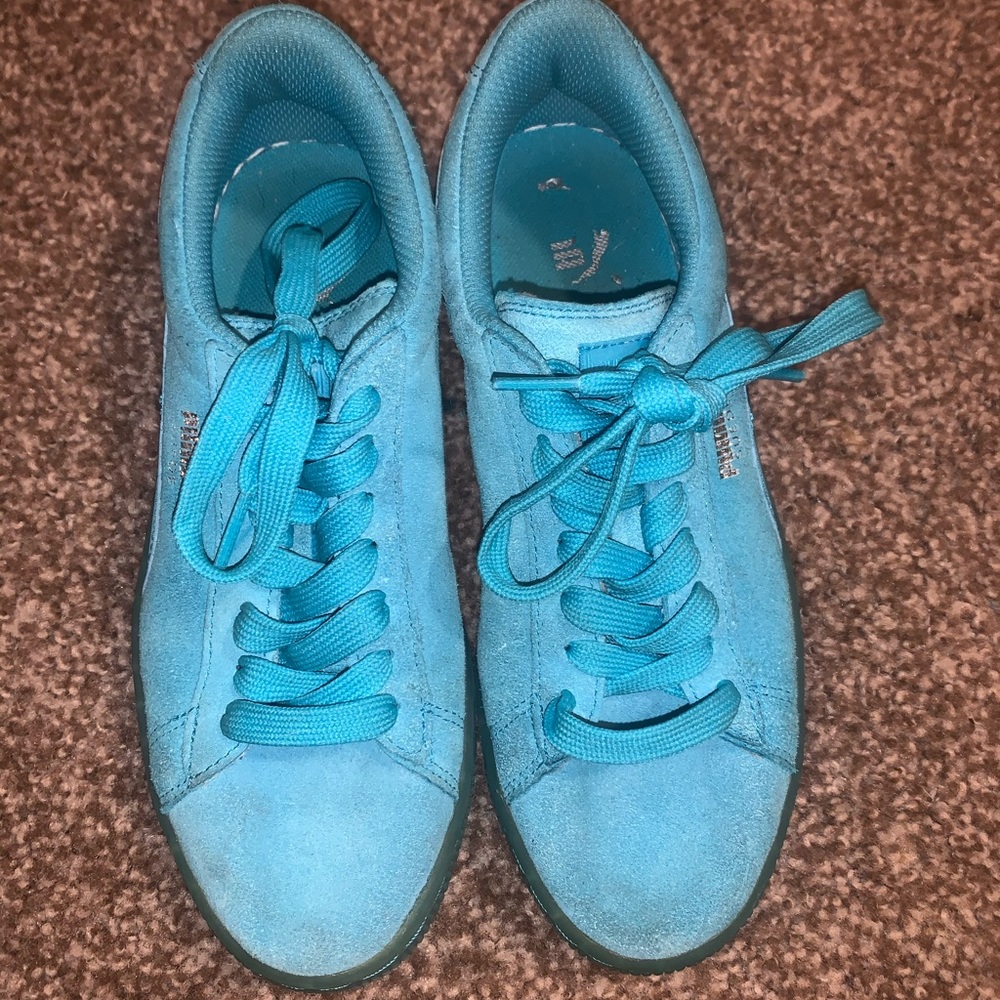 SKY BLUE PUMAS